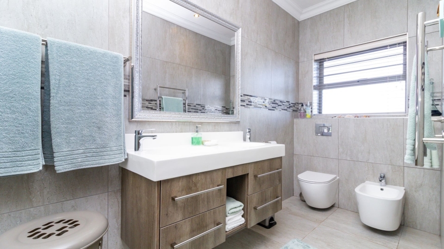 6 Bedroom Property for Sale in Kleinbaai Western Cape